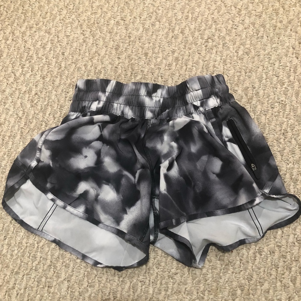 Lululemon Size 6 Tracker Running Shorts